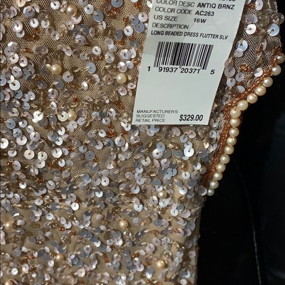 Adrianna-Papell flutter sleeves long Gown - Picture 7 of 8